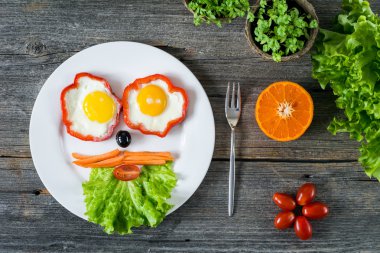 Çocuklar için renkli sağlıklı kahvaltı