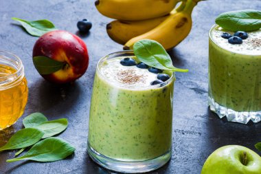 Yeşil smoothie cam Detoks