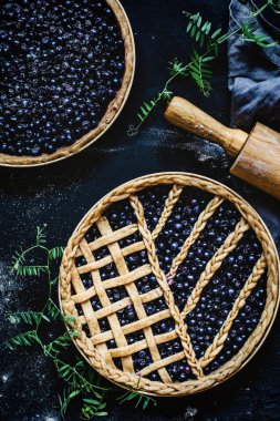 Böğürtlenli turta. Amerikan mutfağı. Üstten Görünüm