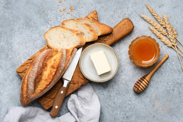Chleb Masło Miód Martwa Natura Widok Góry Baguette Chleb Masłem — Zdjęcie stockowe