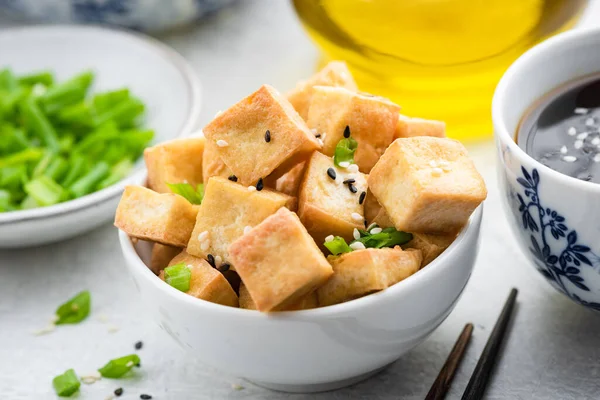 Stekt tofu i en skål — Stockfoto