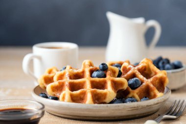 yaban mersini ile Belçika waffle