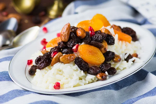 Plov veya pilav ile Kuruyemiş