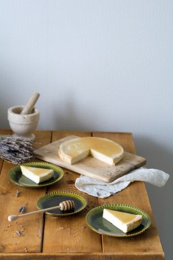Melopita - green ricotta cheesecake with honey