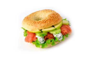 Krem peynir ile gurme simit, somon ve yeşil elma