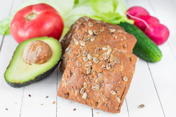 Gesunde natürliche Nahrung auf Holztisch — Stockfoto