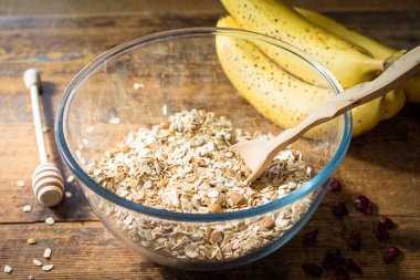 Pişirme işlemi granola kase,