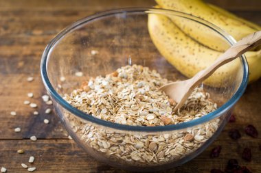 Pişirme işlemi granola kase,