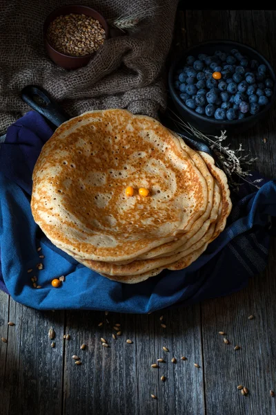 Ruská jídla - blinis, blintzes — Stock fotografie