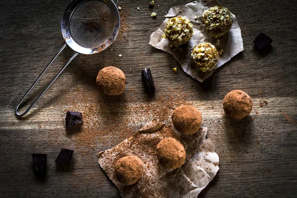 Olika hemlagade chokladtryfflar — Stockfoto