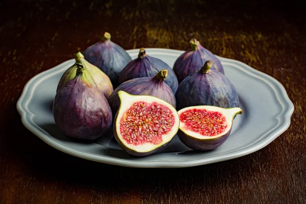 Group of figs on plate — Stock Photo, Image