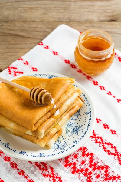 Crepes with honey — Stock Photo, Image