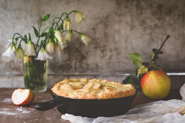 Tarte aux pommes fraîche au four — Photo