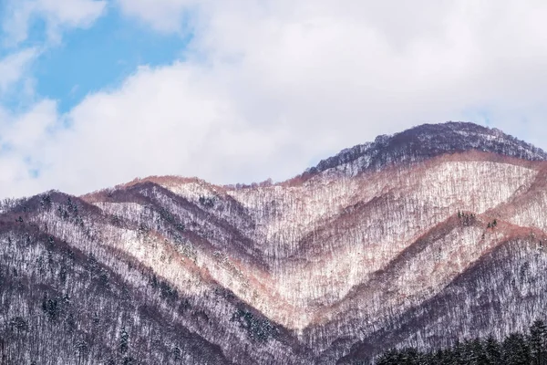 Das Sonnenlicht Das Auf Den Berg Scheint Sieht Schlierig Aus — Stockfoto