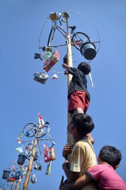 Panjat Pinang yarış