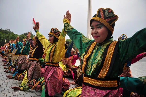 Saman-Tänzer treten in Jakarta auf — Stockfoto