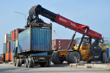 Jakarta, Endonezya - 28 Ekim 2018: Tanjung Priok Limanı, Jakarta - Endonezya.