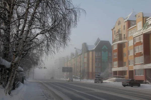 Straßen Der Russischen Stadt Chanty Mansijsk Bei Strengem Frost Und — Stockfoto
