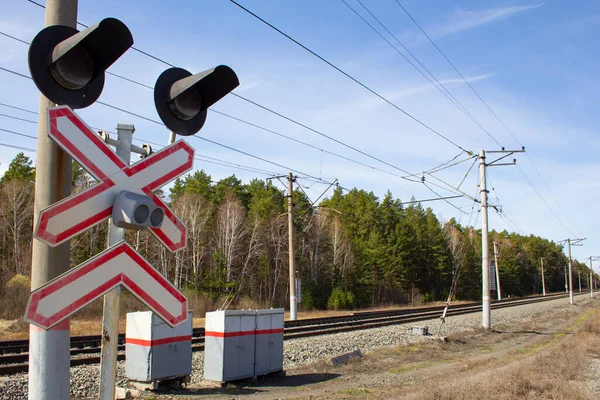 Borden Alarmen Bij Een Spoorwegovergang Opstelling Van Een Spoorwegovergang Het — Stockfoto