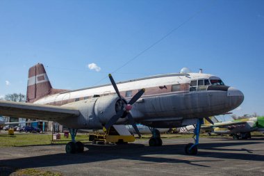 Eski ulaşım uçağı Il-14T. Sovyet kısa mesafeli uçakları. 1940 'ların sonlarında geliştirilmiş.