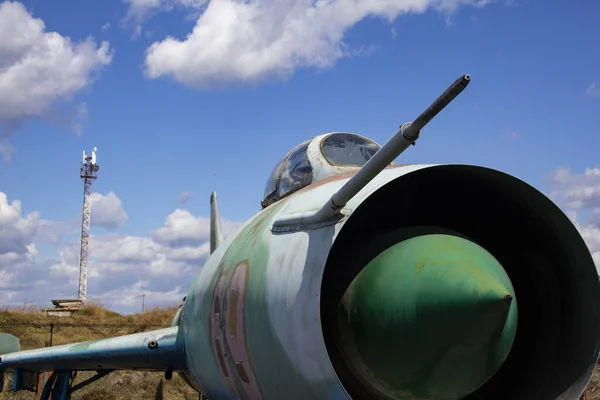 野外航空博物館 航空博物館での攻撃機 戦闘機 ヘリコプター — ストック写真