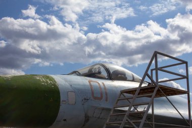 Açık hava havacılık müzesi. Uçak, avcı uçağı ve helikopterler Havacılık Müzesi 'nde..