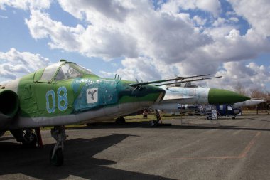 Açık hava havacılık müzesi. Uçak, avcı uçağı ve helikopterler Havacılık Müzesi 'nde..