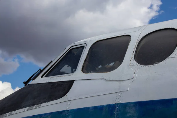 Träume Vom Himmel Ein Alter Liner Auf Dem Parkplatz Ein — Stockfoto