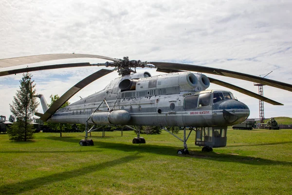 Helicóptero Transporte Militar Soviético Guindaste Voador Helicóptero Exibição Parque Técnico — Fotografia de Stock