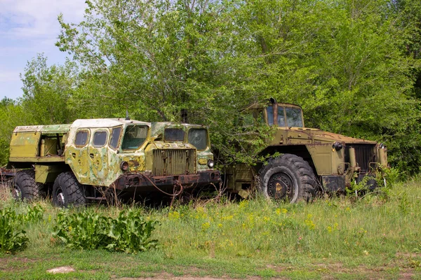 Velho Equipamento Militar Soviético Floresta Equipamento Militar Pesado Abandonado Floresta — Fotografia de Stock