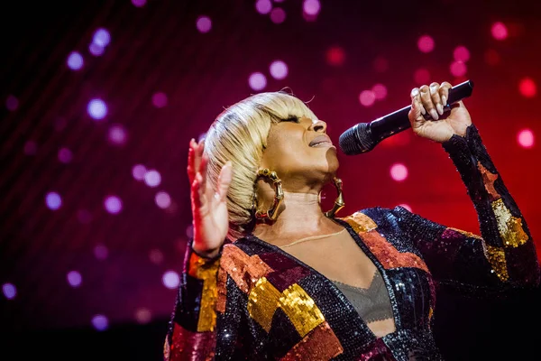 Mary Blige Παίζει Στη Σκηνή Κατά Διάρκεια Του Μουσικού Φεστιβάλ — Φωτογραφία Αρχείου