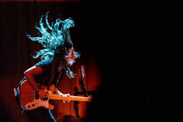 Tash Sultana Tritt Während Des Musikfestivals Auf Der Bühne Auf — Stockfoto