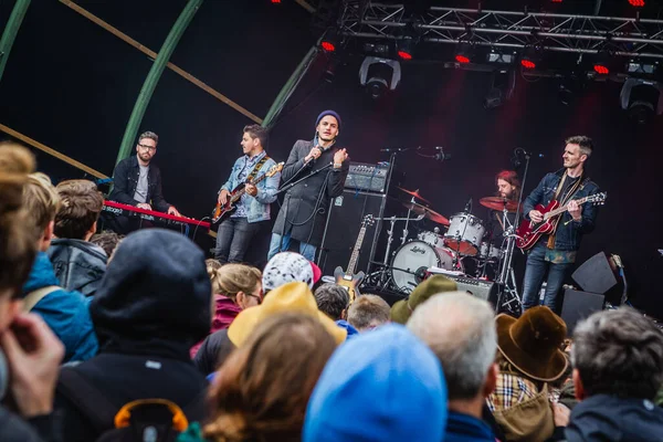 Slow Show Vystupovali Pódiu Během Velkého Otevřeného Hudebního Festivalu — Stock fotografie