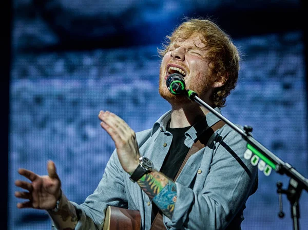 Sheeran Fellépett Színpadon Zenei Fesztiválon — Stock Fotó