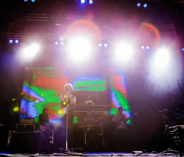 Mgmt Müzik Festivali Sırasında Sahnede Performans Sergiliyor — Stok fotoğraf