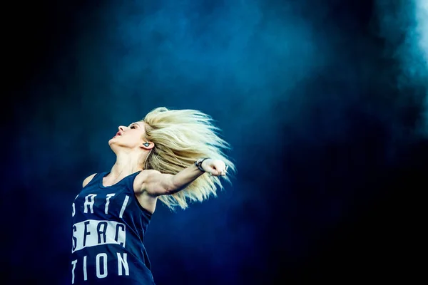 Ellie Goulding Actuando Escenario Durante Festival Música — Foto de Stock