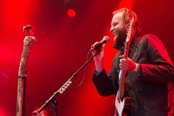 Admiraal Freebee Treedt Tijdens Muziekfestival — Stockfoto