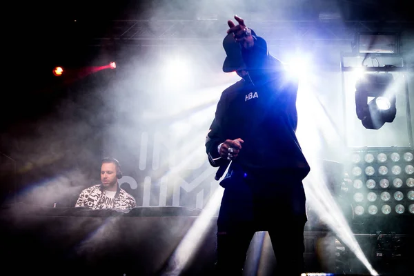 Chase Status Występujący Scenie Podczas Festiwalu Muzycznego — Zdjęcie stockowe