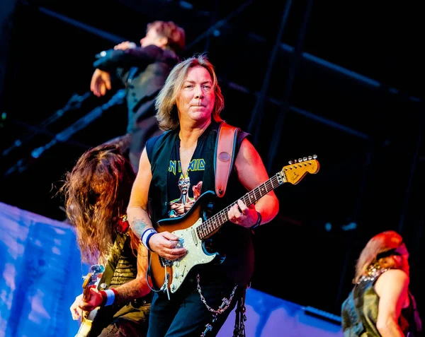 Iron Maiden Виступають Сцені Під Час Музичного Фестивалю — стокове фото