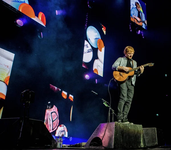 Sheeran Fellépett Színpadon Zenei Fesztiválon — Stock Fotó