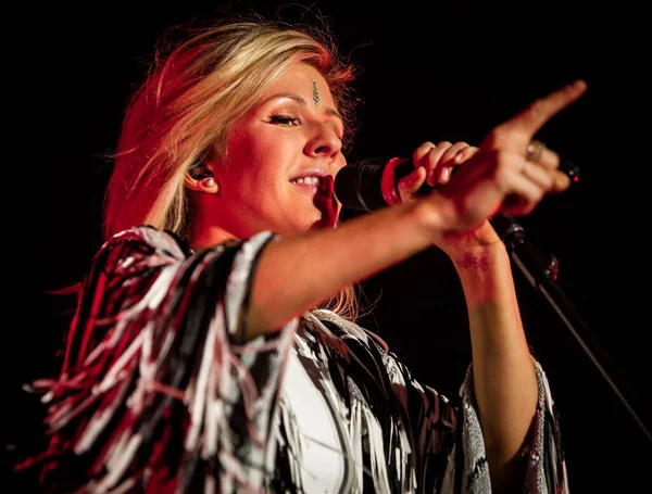 Ellie Goulding Actuando Escenario Durante Festival Música — Foto de Stock