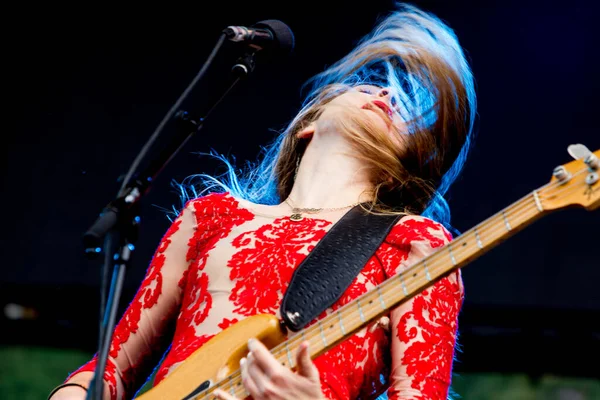 Haim Performing Stage Music Festival — Stock Photo, Image