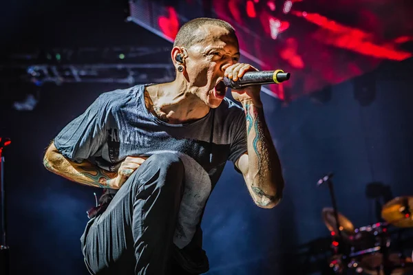 Linkin Park Müzik Festivalinde Sahnede Performans Sergiliyor — Stok fotoğraf