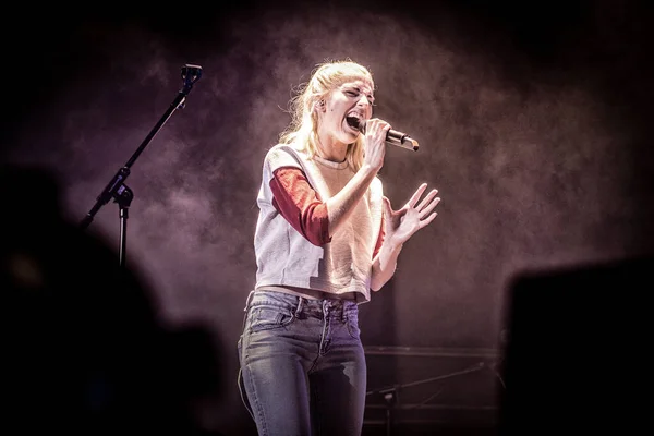 London Grammar Treedt Tijdens Muziekfestival — Stockfoto