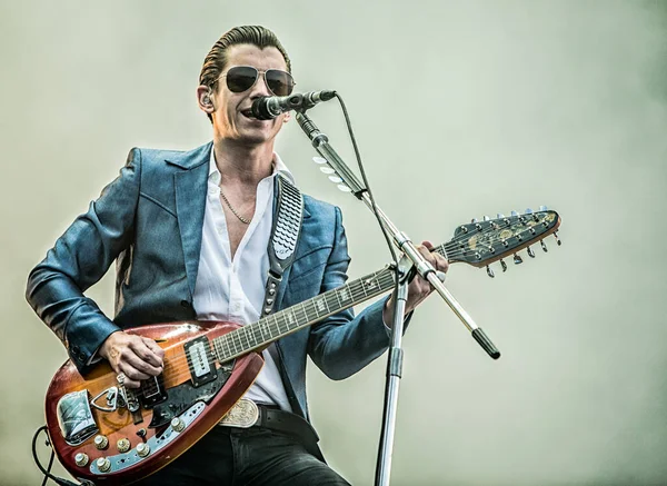 Arctic Monkeys Actuando Escenario Durante Festival Música — Foto de Stock