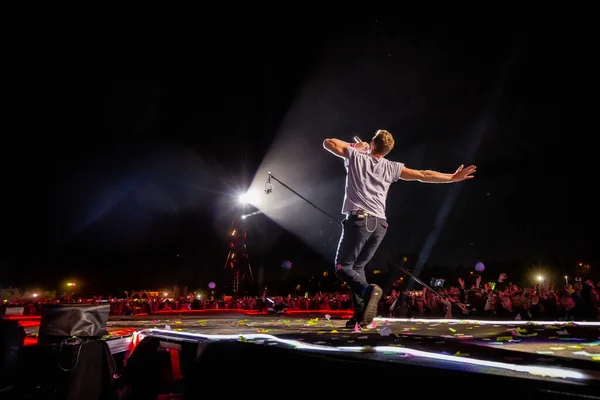 Coldplay Vystupující Hudebním Festivalu Malieveld — Stock fotografie