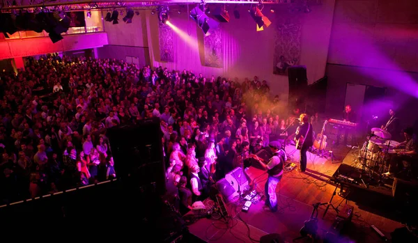 Jon Allen Müzik Konseri Sırasında Sahnede Sahne Alıyor — Stok fotoğraf