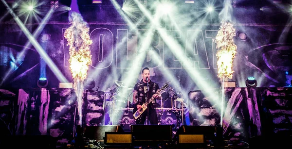Volbeat Müzik Konseri Sırasında Sahnede Performans Sergiliyor — Stok fotoğraf
