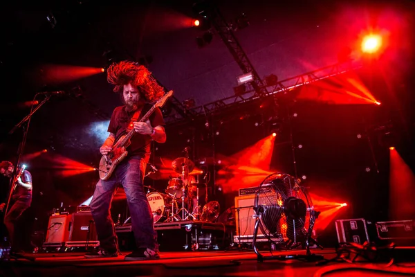 Red Fang Treedt Tijdens Een Muziekconcert — Stockfoto