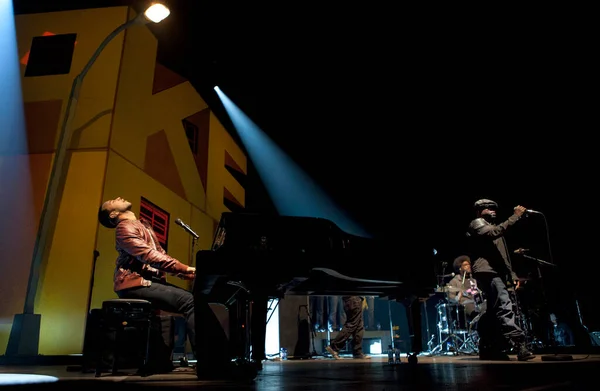 John Legend Roots Esibiscono Sul Palco Durante Concerto Musicale — Foto Stock